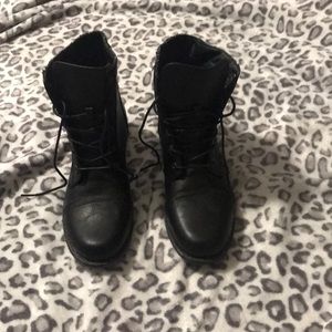 Combat boots